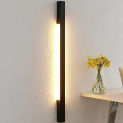 Arcchio Ivano LED-vegglampe, 91 cm, svart