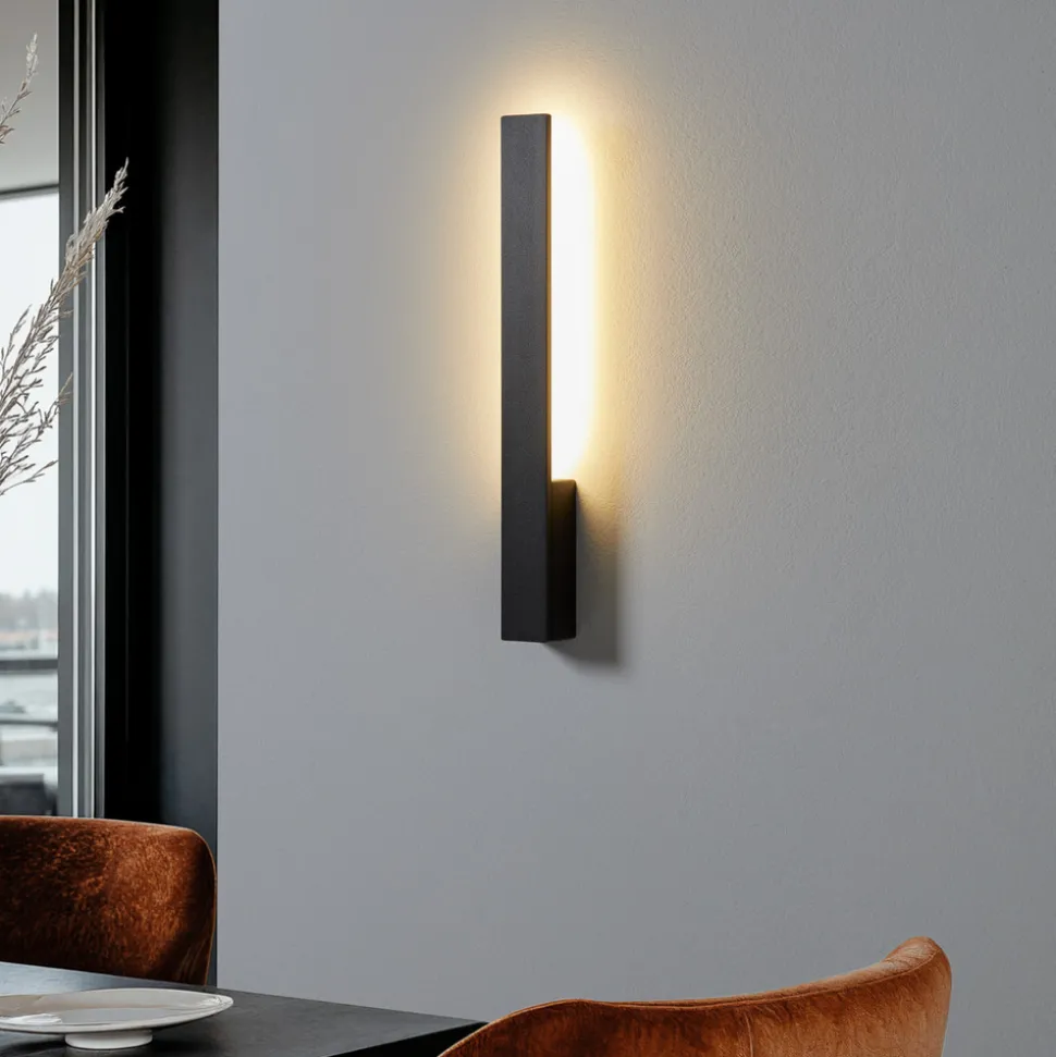 Arcchio Ivano LED-vegglampe, 42,5 cm, svart, metall