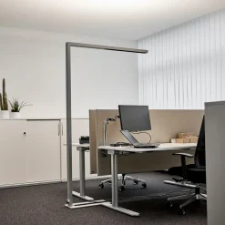 Arcchio LED-gulvlampe til kontor Jolinda, sølv, CCT, sensor,