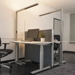 Arcchio LED-gulvlampe til kontor Jolinda, sølv, CCT, sensor,