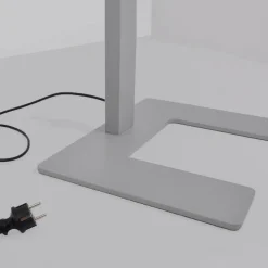 Arcchio LED-gulvlampe til kontor Aila, sølv, dagslyssensor