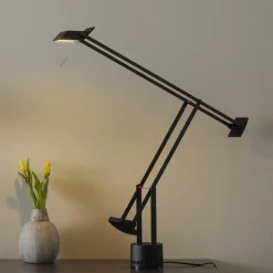 Artemide Tizio LED-bordlampe 3 000 K