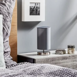 Bordlampe Clarie med grå stoffskjerm