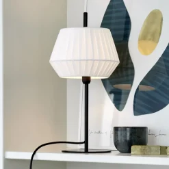 Bordlampe Dicte, håndbundet skjerm, hvit