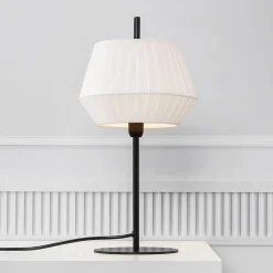 Bordlampe Dicte, håndbundet skjerm, hvit