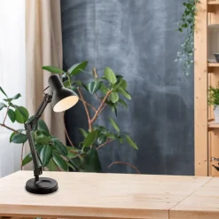 Bordlampe Famous med tre ledd, svart