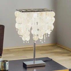 Bordlampe Makani, krom, med skjelldekor