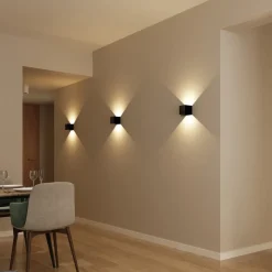 Calex LED oppladbar utendørs vegglampe med sensor, opp/ned, svart