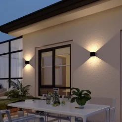 Calex LED oppladbar utendørs vegglampe med sensor, opp/ned, svart