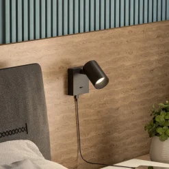 CAN TILT veggspot, svart, 10 x 10 cm, metall, USB-bryter