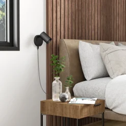 CAN TILT veggspot, svart, Ø 10 cm, metallbryter USB