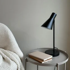 Dyberg Larsen bordlampe DL12, svart, høyde 44,5 cm, metall