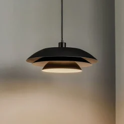 Dyberg Larsen DL45 hengelampe i metall svart