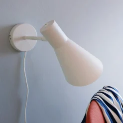 Dyberg Larsen DL12 vegglampe, hvit