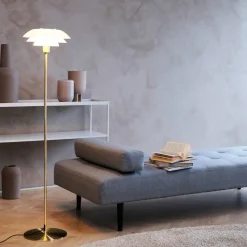 Dyberg Larsen gulvlampe DL31, messingfarget, høyde 133 cm