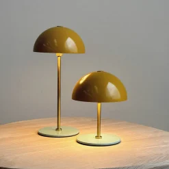 Dyberg Larsen LED-bordlampe Along, karri, høyde 20 cm