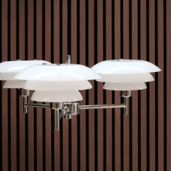 Dyberg Larsen lysekrone DL20, opal/krom, Ø 50 cm, 3 lyskilder.