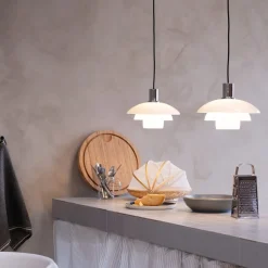 Dyberg Larsen Morph pendellampe, opal, Ø 28 cm, glass