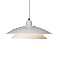 Dyberg Larsen pendellampe Kaje, hvit, Ø 40 cm, metall