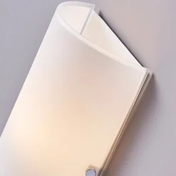 Enkel vegglampe Giulia i frostet glass