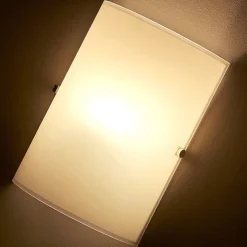 Enkel vegglampe Giulia i frostet glass