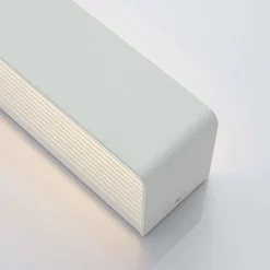 Firkantet LED-vegglampe Lonisa til stuen