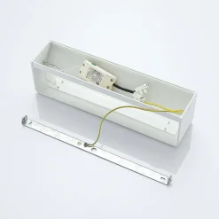 Firkantet LED-vegglampe Lonisa til stuen