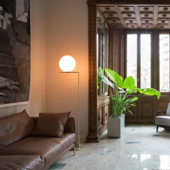 FLOS IC F2 gulvlampe i børstet messing