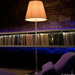 FLOS KTribe F2 gulvlampe med stoffskjerm, beige