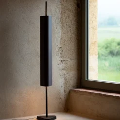 FLOS LED-gulvlampe Emi, mørkerød, dimbar, høyde 170 cm