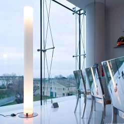 FLOS Stylos gulvlampe i sylinderform, høyde 200 cm