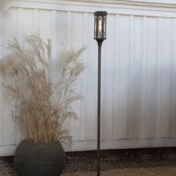 Folke LED-gatelampe kan monteres i 3 høyder