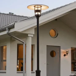 Freja lyktestolpe, svart