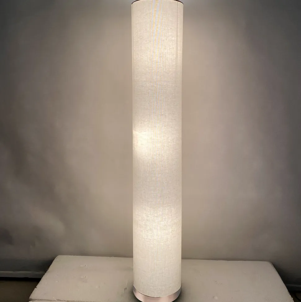 Gulvlampe Ava, sandfarget tekstilskjerm