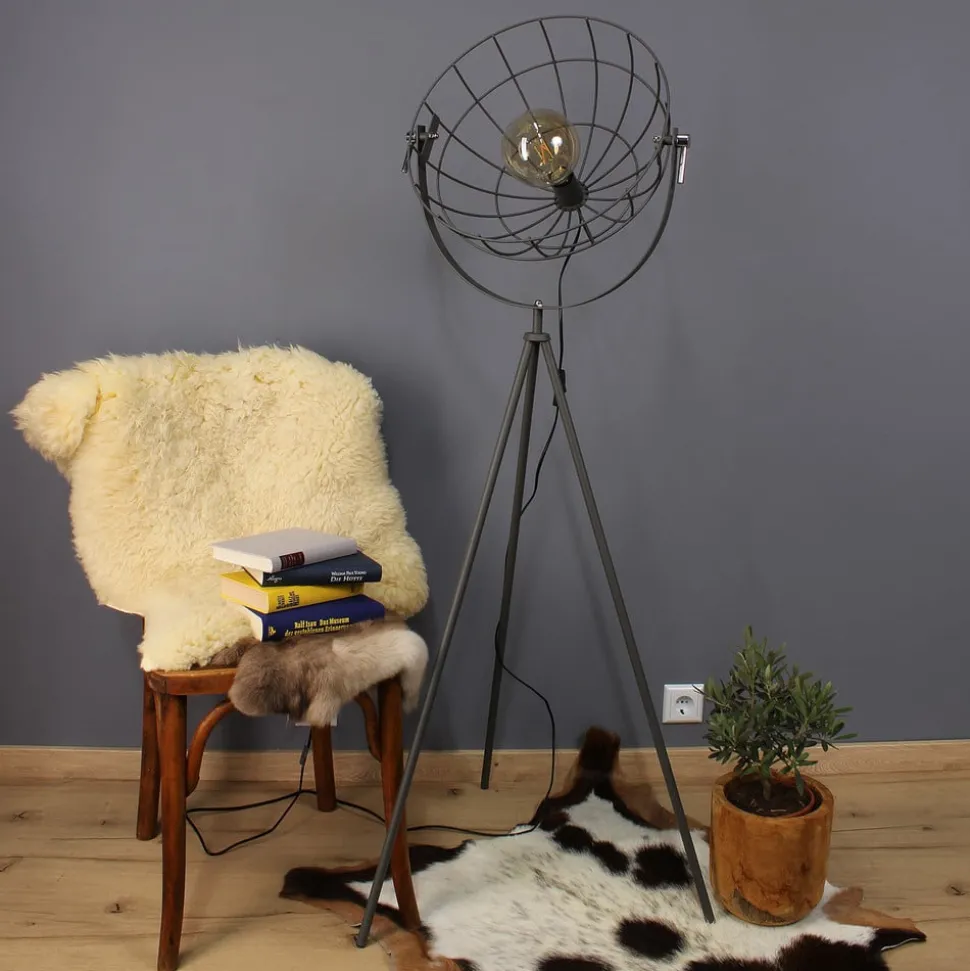 Gulvlampe Grid med kurvformet skjerm