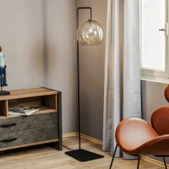 Gulvlampe Monaco med glasskule skjerm