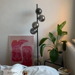 Gulvlampe Neptun med røykglasskuler, svart