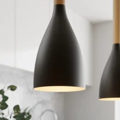 Hengelampe Muza, svart/lyst tre, Ø 11 cm