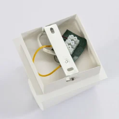 Hvit Iluk spot for vegg og tak