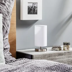 Hvit tekstillampe Clarie.