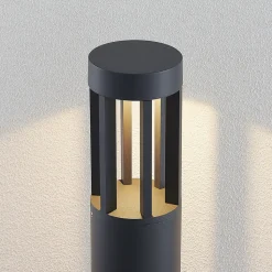 Jordis LED-gatelampe i mørkegrått