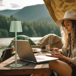 JUST LIGHT. Euria LED-bordlampe, grønn, jern, IP54