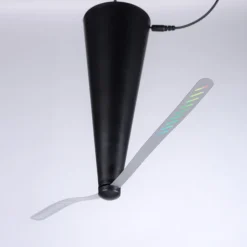 JUST LIGHT. Swat fluevisp, svart, batteridrevet