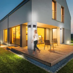 JUST LIGHT. Utendørs vegglampe Amin, oppladbart batteri, svart aluminium