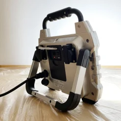 Kalkum LED-arbeidslyskaster, med strømbruddfunksjon