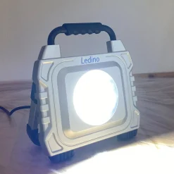 Kalkum LED-arbeidslyskaster, med strømbruddfunksjon