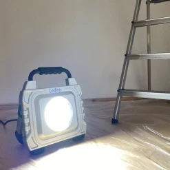 Kalkum LED-arbeidslyskaster, med strømbruddfunksjon