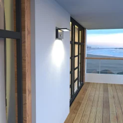 Kantet LED-utevegglampe Darina, bevegelsessensor