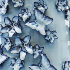 KARE Butterflies-vase, lyseblå, høyde 50 cm, steintøy