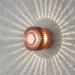 Kobberfarget vegghengt utelampe Monza med LED-lys